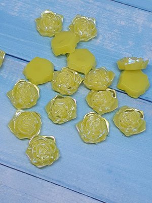 Пластиковый декор Розочка-перламутр, 19 мм, цвет-желтый, шт. 011414 фото