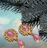 Декор Капелька, размер 25*45 мм, цвет камня -розовый (матовый)+основа золото, шт 012346 фото
