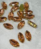 Камень пришивной, 9*18 мм, цвет камня бежевый+ основа золото, шт. 012473 фото