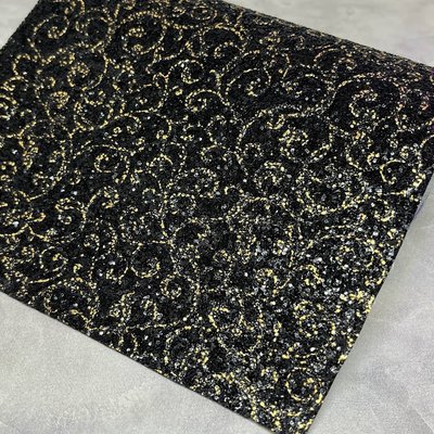 Экокожа Глиттер (кожзам), размер 18,5*30 см, цвет-черный+вензель золото 07688 фото