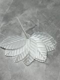 Листочки на дроті, розмір 5*3,7 см, колір-білий, уп 10 шт 014910 фото